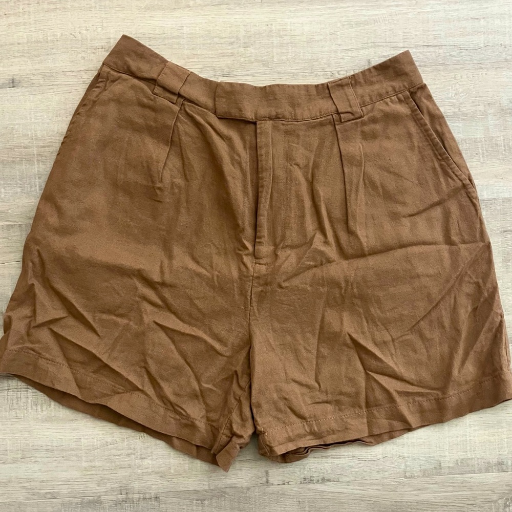 Forever 21 size medium women’s beige linen shorts